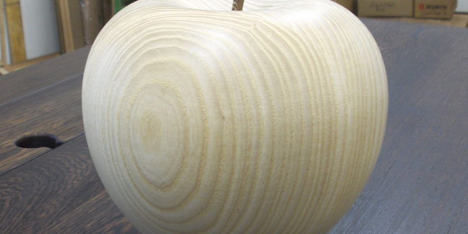 Apfel aus Massivholz