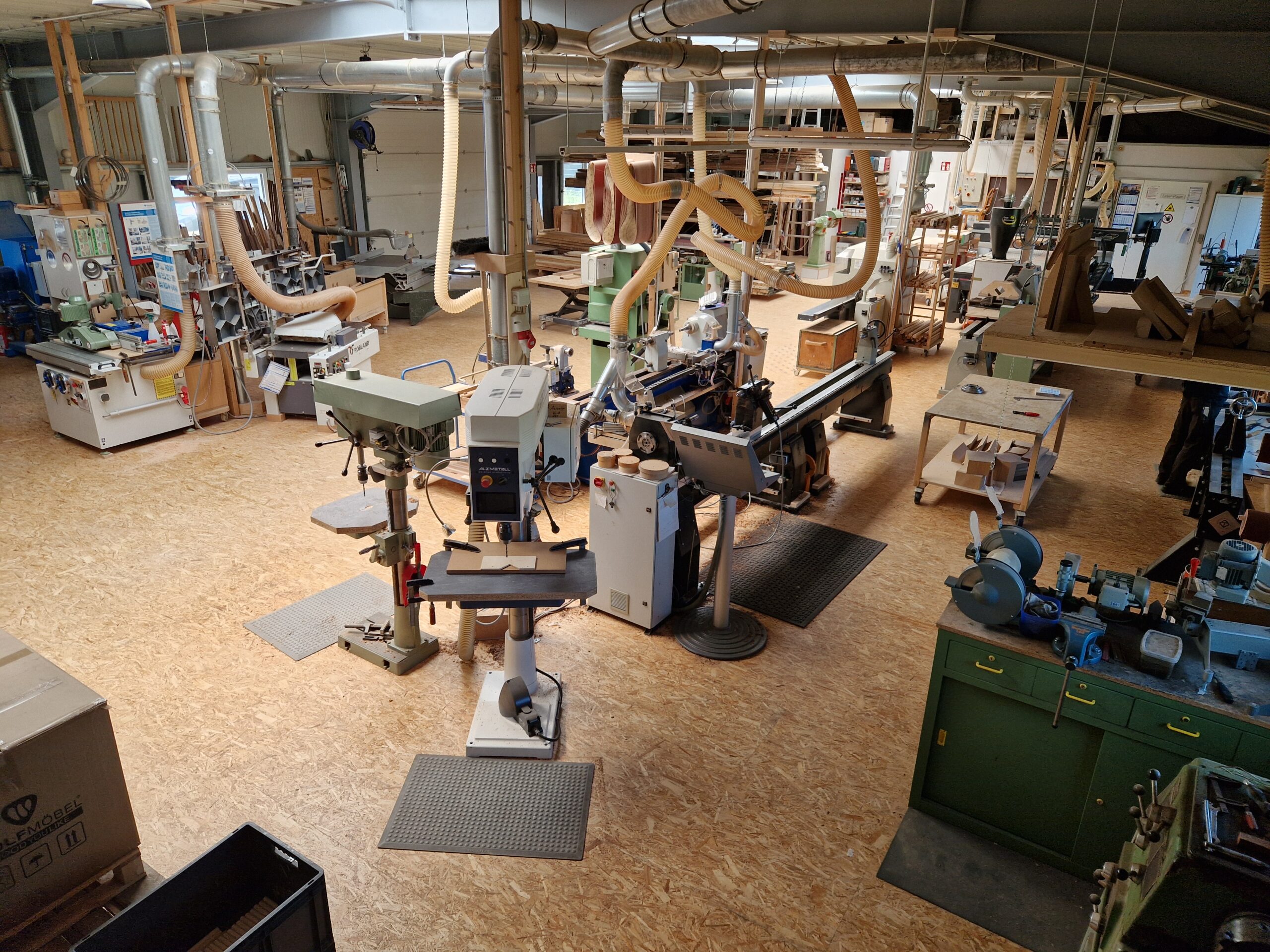 Teilansicht von Werkstatt und Maschinenhalle